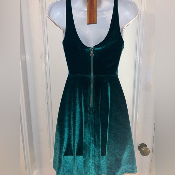 Urban outfitters size xs green velvet dress! Kimichi blue - Picture 2 of 6